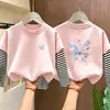 Camiseta de manga longa 100% algodão para meninas, nova para primavera e outono, camisa de base infantil, tamanho médio e grande, blusa infantil de duas peças falsas com desenho