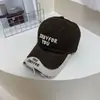 Boné de Baseball Color Block com Bordado de Letras Desgastado para Mulheres, Moda Americana Versátil para Primavera e Verão Que Faz o Rosto Parecer Menor