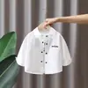 1663 Camisa Branca para Meninos Bebê Primavera e Outono Jaqueta Fina Estilosa Moda Infantil Camisa de Manga Longa Tendência de Roupa Infantil de Primavera
