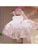 Vestido de Verão 2026 para Meninas Estilo Doce Estampado Floral Alça Fina Bordado de Borboleta Branca Vestido de Princesa Saia Bufante Estilosa