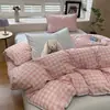 Juego de Cama con Borde de Cáscara de Kapok Clase A - Sábana, Funda de Edredón y Colcha de Estilo Nórdico Simple - Juego de Tres Piezas para Estudiantes de Dormitorio