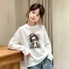Camiseta de manga comprida para meninas, coleção primavera/outono 2026, novo design estiloso, base de algodão puro, top interno branco para meninas
