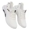 Sapatos Verão 2025 Sapatos de Malha Respirável Sapatos de Pai Masculinos Esportivos e de Lazer Versáteis Antiderrapantes Solado Macio Sapatos Brancos