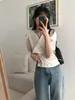 Camisa Feminina Elegante Coreana Verão 2026 Estilo Francês Design Irregular Sense Cruzada no Pescoço Manga Curta com Babados Tamanho Único