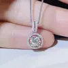 Colar de Moissanita de Imitação de 2 Quilates para Mulheres Banhado a Ouro Branco Pt950 Corrente Clavicular Pingente de Zircônia Oito Corações e Oito Flechas Joia