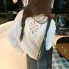 Camiseta branca de manga longa com decote V estilo coreano e recorte nas costas, top casual versátil de manga longa com caimento relaxado para proteção solar feminina