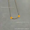 Nuevo collar blanco de nácar con sonrisa, V bañado en oro rosa de 18K, lujo ligero con un toque de alta gama, collar de nácar blanco con caras sonrientes en ambos lados