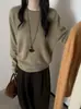 26 Nova Coleção de Outono: Blusa de tricô básica de cor sólida estilo coreano com gola redonda e mangas compridas, versátil para looks casuais e de trabalho, peça base feminina