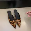 Mules Chuyuji de gamuza estilo francés, con punta fina y tacón de gatito adelgazante para mujer, adecuados para usar al aire libre en primavera, elegantes y de tacón bajo