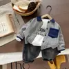 Conjunto Infantil para Meninos 2026 Novo Estilo Fashionável Bebê Primavera e Outono Bonito Roupas Listradas Manga Longa Conjunto de Três Peças