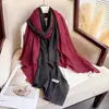 Novo Lenço Longo de Algodão Estilo Japonês com Cor Degradê e Patchwork Contrastante, Lenço de Algodão e Linho para Mulheres, Xale Versátil Confortável Casual para Outono e Inverno