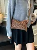 Bolso Pequeño con Estampado de Leopardo de Comercio Exterior para Mujer 2025 Nuevo de Moda Tendencia Gamuza Bolso Dumpling Otoño e Invierno Retro Bolso de Hombro Único Cruzado