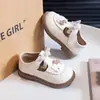 Sapatos de Couro de Princesa para Meninas Pequenas Novo Estilo Primavera/Outono 2026 Moda Infantil Sapatos de Uma Sola Macia Sapatos Mary Jane para Crianças Sapatos Feijão