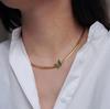Cadena de clavícula vintage con diseño de mariposa verde, de acero de titanio y oro de 18 quilates, con diseño de nicho de serpiente, de lujo y ligero, de alta calidad para mujer.