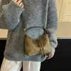 Bolso de mano estilo retro con acabado texturizado, nueva colección otoño/invierno 2026, acabado mate, versátil y de gran capacidad, bandolera