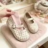 Zapatos planos versátiles y prácticos de lunares, adecuados para todas las edades, creando un look elegante para el uso diario, lo que los convierte en una excelente opción para zapatos de mujer