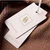 Fabricante Original de Etiquetas de Roupa de Alta Qualidade, Papel Especial Personalizado com Estampagem Dourada, Luxo Leve, Etiquetas de Preço Simples para Roupas Femininas, Etiquetas de Pendurar para Vestuário