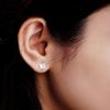 Pendientes de plata de ley S925 con incrustaciones de circonita de cuatro garras, chapados en oro real, con diamantes INS, mini pendientes compactos de estilo europeo y americano.