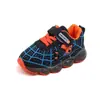 Novos Sapatos Infantis de Primavera e Outono Sapatos Luminosos para Crianças Tênis de Corrida para Meninos e Meninas Sapatos Individuais para Bebês Sapatos Esportivos com Luz LED