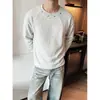 Camiseta para Hombre de Color Sólido con Parches y Remaches, Cuello Redondo, Manga Larga, Moderna, Nueva, Sencilla, Casual, Holgada, Versátil, para el Trabajo