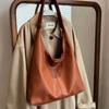 Bolsa de grande capacidade Bolsa feminina 2024 Novo estilo de couro macio nas axilas Bolsa de ombro Mãe e mãe Bolsa de trabalho