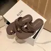 Versión de Piel de Vaca 2026 Nuevo Estilo de Verano Chanclas Casuales de Playa con Punta de Tira Gruesa para Mujer Sandalias de Cuero Genuino para Uso en Exteriores