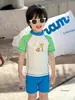 Traje de baño de manga corta para niños Verano 2026 Nuevo conjunto de traje de baño para niños Verano Dos piezas Traje de baño con protección solar Fresco y moderno
