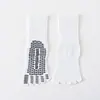 Nuevos calcetines de yoga para mujer, con agarres de silicona antideslizantes, diseño de cinco dedos, longitud hasta la pantorrilla, adecuados para ejercicio en interiores y Pilates profesional