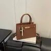 Coleção Outono 2026: Bolsa de Ombro e Transversal Elegante e Versátil de Grande Capacidade para o Dia a Dia e Viagens, Bolsas Femininas Atacado com Acabamento de Alto Padrão