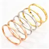 Moda Transfronteriza Europea y Americana Personalizado a Presión Pareja Eterna Pulseras Lisas Brazaletes Ovalados Abiertos Pulseras de Exportación