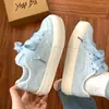Zapatillas Blancas 2026 Primavera y Otoño Nuevo Diseño de Nicho Modernas Versátiles Zapatillas para Mujer Ins Cómodas Zapatos de Pan Harajuku