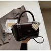 Bolsa Pequena da Moda para Mulheres 2025 Nova Bolsa Transversal Versátil de Verão com um Toque Sofisticado, Bolsa Quadrada Pequena de Mão, Bolsa Tote Pequena