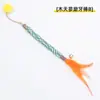 Juguete dispensador natural de hierba gatera con hierba gatera, plumas y cascabeles, palo teaser para gatos para autoentretenimiento y molienda de dientes