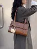 Este año, las bolsas grandes para axilas están de moda.. Aquí están los nuevos estilos de primavera/verano 2026: bolsos tote y bandoleras elegantes y a la moda con un aspecto de alta gama