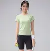 Top de Fitness de Manga Corta de Secado Rápido Transpirable de Cuello Redondo Sin Costuras de Alta Elasticidad Pantalones Cortos Deportivos de Cintura Alta Levanta Glúteos Conjunto de Yoga