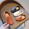 Sapatos de Couro Slip-On Macios de Solado Flexível Estilo Coreano para Meninos, Novos Modelos de Primavera e Outono, Atacado e Dropshipping