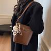 Bolso nuevo mujer 2024 popular bolso cubo retro Joker este año popular otoño e invierno casual hombro mensajero