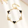 Pulseira de Trevo de Quatro Folhas Flor Tridimensional Estilo Europeu e Americano Ins, Joia de Moda Elegante Feita à Mão, Acessório de Mão em Aço Inoxidável