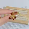 Anillo de Moda Creativo de Nicho Nuevo con Pedrería Brillante y Borlas, Único y Versátil, con un Toque de Lujo y Exquisito
