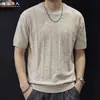 Camiseta de Lino Fresca y Moderna de Lujo Ligero Estilo Old Money Minimalista con Rayas Verticales de Manga Corta para Hombre, Top de Punto de Verano con Cuello Redondo