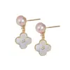 Pendientes Populares de Perla de Nácar de Agua Dulce Natural con Forma de Trébol de Cuatro Hojas, Lujo Ligero, Gama Alta, Versátiles Pendientes para Mujer con Pasador de Plata S925