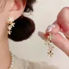Pendientes Florales Coreanos de Lujo Ligero Microincrustados para Mujer, Diseño de Nicho con un Toque de Alta Gama, Pendientes y Aretes Súper de Hada con Temperamento de Lujo Ligero