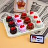 Yqt Mini Pastel de Fresa con Chocolate Juguete de Comida Resina Miniatura Adorno DIY Accesorios Mundo Miniatura Casa de Muñecas Juguete de Moda