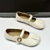 Sapatos Mary Jane Retro Franceses Redondos Plissados para Mulheres 2026 Nova Primavera Raso com Tira de Metal Sapatos de Salto Baixo