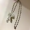 Colar de Pérolas com Corrente de Coração de Flor de Lírio de Luxo Leve para Mulheres, Estilo Fashion e de Alto Padrão, Corrente de Clavícula Artística de Nicho