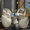 Conjunto de mesa e cadeiras de chá para varanda de pátio externo, arranjo de área de descanso de lazer, conjunto de três peças de cadeira de vime, popular um conjunto de mesa com duas cadeiras