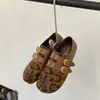 Zapatos de punta dividida para mujer, otoño, zapatos de vestir sencillos, de caña baja, con hebilla retro, Rad, estilo nuevo 2026, modernos, bonitos, de fondo plano, zapatos pequeños de cuero