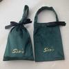 Bolsa de Mano de Terciopelo Verde Oscuro para Cosméticos y Herramientas de Belleza Fabricante Instrumento de Belleza Terciopelo Bolsillo con Solapa y Cordón Pantalones en Stock
