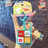 Crayon Shin-chan rejilla de cuatro cuadrados que hace sonido alivio del estrés divertido colgante historieta llavero decoración de bolsa pequeño regalo