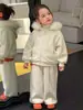 Roupas infantis em formato de pera, jaqueta moletom com capuz para meninas, inverno, estilosa, outono e inverno, conjunto com atmosfera, blusa infantil, roupas de bebê